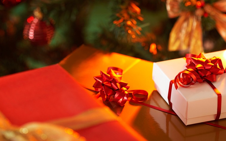 High Street Gent - Christmas Presents under Christmas Tree