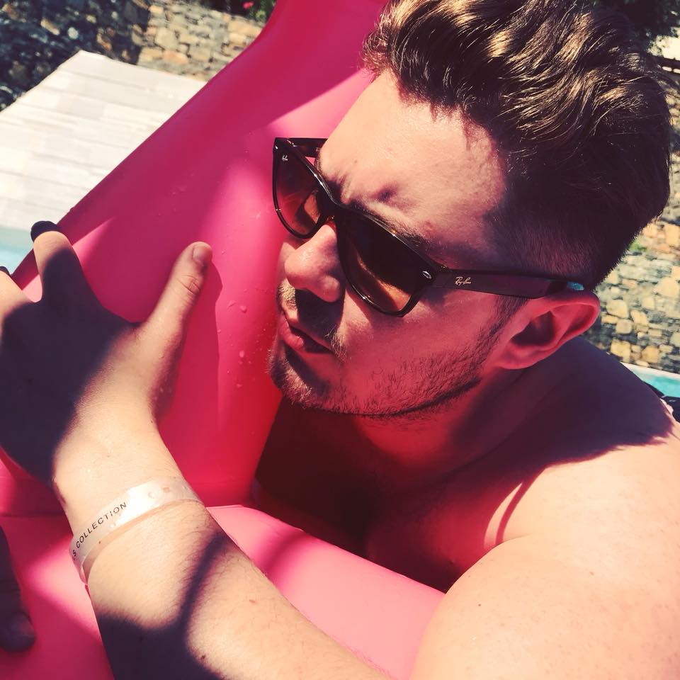 Man wear sunglasses, Man wearing Ray-Bans in a pool, Ray-Bans, Flamingo in pool, Hot guy, Guy in Pool, Sunglasses, Protect your eyes, eye health